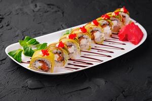 gourmet Sushi rouleau avec Saumon et chevreuil photo