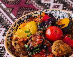 traditionnel ouzbek cuit des légumes plat photo