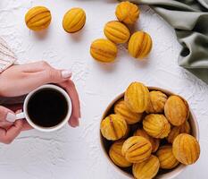 confortable café Pause avec fraîchement cuit biscuits photo