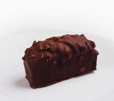 Chocolat bar sur blanc assiette photo