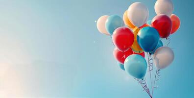 coloré des ballons flottant dans le air photo