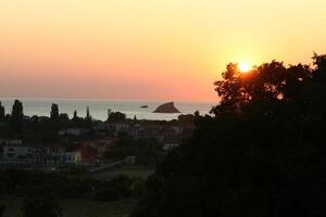 le coucher du soleil plus de lesbos photo