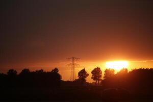 le coucher du soleil dans le Pays-Bas, des nuages, couleurs photo