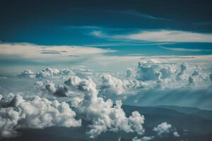 aérien vue cloudscape toile de fond avec bleu ciel et cumulus des nuages photo