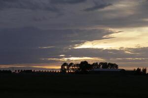 le coucher du soleil dans le Pays-Bas photo