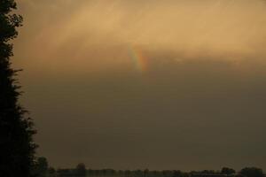 le coucher du soleil dans le Pays-Bas, des nuages, couleurs photo