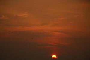 le coucher du soleil dans le Pays-Bas, des nuages, couleurs photo