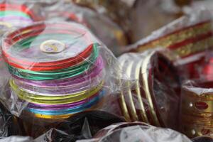 Indien bracelets pour vente, Varanasi, Inde photo