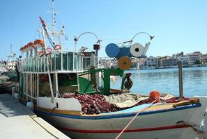 pêche bateau dans port les lesbiennes, Grèce photo
