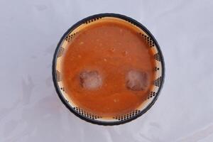 Gaspacho soupe, une du froid Espagnol tomate soupe, mangé dans le été dans Espagne photo