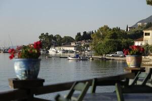 port avec Restaurants dans Lygie, lefkada, Grèce photo