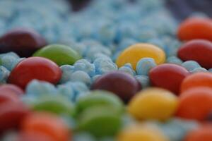 amusement avec coloré bonbons photo