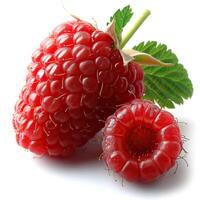 une fermer image de une paire de rouge framboises sur une blanc Contexte. photo