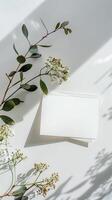 une mariage carte mensonge sur une moderne nordique minimaliste bureau photo