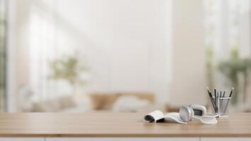 une en bois table avec un vide espace avec une flou Contexte de une moderne blanc vivant chambre. photo