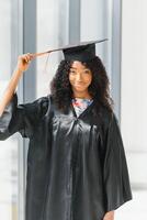 portrait de magnifique Afro-américain diplômé photo