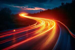 grande vitesse Autoroute à nuit illuminé par stries de lumière photo