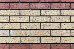 mur de briques peintes en rouge et beige pour le fond. photo