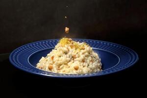 baru châtaigne Risotto avec fromage sur assiette photo