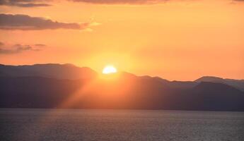 magnifique le coucher du soleil ciel plus de le montagnes de Chypre 15 photo