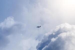 belles gouttes de nuages dans le ciel. arrière-plans nature pour la conception, les présentations, les fonds d'écran, etc. photographie de paysage avec thème cloudscape photo