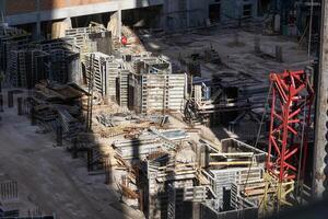 aérien vue de construction placer, construction de Nouveau bâtiment dans Résidentiel zone. photo