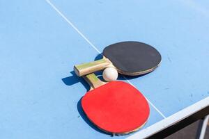 table tennis Balle et pagayer photo