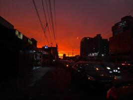 coucher de soleil sur la ville photo