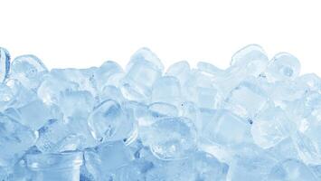 la glace cubes sur blanc photo