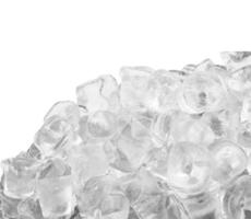 la glace cubes sur blanc photo