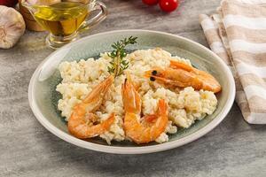 italien Risotto avec crevette servi thym photo