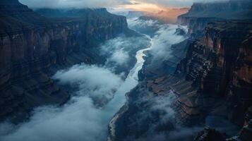 rivière les vents par une canyon parmi montagnes et des nuages dans Naturel paysage photo