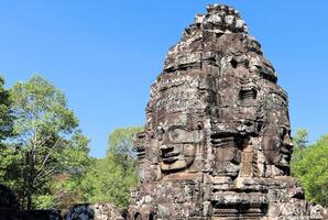 bayon temple dans Cambodge, visages de inconnue divinités photo