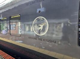 fukuoka, Japon novembre 13, 2023 jr Kyushu 787 train. il est un ac électrique plusieurs unité type opéré sur limité Express prestations de service par Kyushu chemin de fer entreprise dans Japon. photo