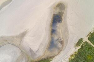 aérien drone vue de un vide plage dans le de bonne heure matin, Nord le Portugal photo