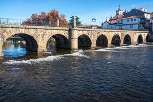 ponte de Trajano, romain pont sur le taméga rivière dans chaves, Nord de le Portugal. photo