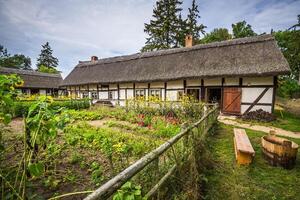 vieux du pêcheur Maisons dans kluki village, Pologne. photo