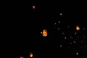 yi peng lanterne, une traditionnel événement, est partie de la Thaïlande chiang mai festival. photo