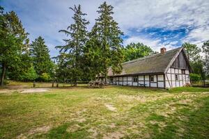 vieux du pêcheur Maisons dans kluki village, Pologne. photo