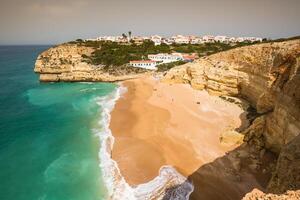 Praia de Benagil plage sur atlantique côte, Algarve, le Portugal photo
