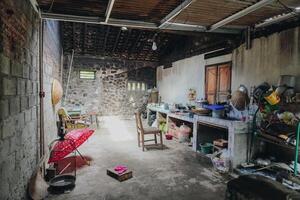 portrait de traditionnel cuisine dans Indonésie intérieur et atmosphère à l'intérieur une traditionnel ancien loger, principalement utilisé pour en train de préparer délicieux repas photo