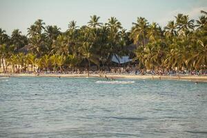 vue sur la plage de dominicus à bayahibe au coucher du soleil 2 photo