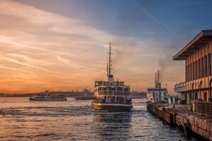 classique passager les ferries, un de le symboles de Istanbul photo