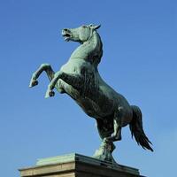 bronze statue de saxon coursier dans Hanovre Allemagne photo