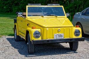 Jamestown, Tennessee Etats-Unis - juillet 22, 2023 1973 restauré volkswagen chose convertible fermer vue photo