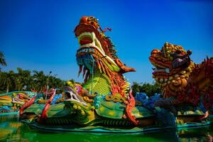 une gros statue dragon à suoi tien parc dans ho chi minh vietnam large coup photo