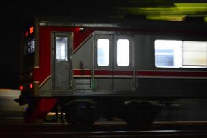 banlieusard ligne ou électrique train dans Djakarta, Indonésie. photo