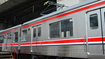 banlieusard ligne ou électrique train dans Djakarta, Indonésie. photo