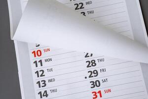 proche en haut de une papier calendrier. photo