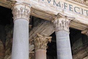 détails de panthéon Colonnes dans Rome, Italie photo